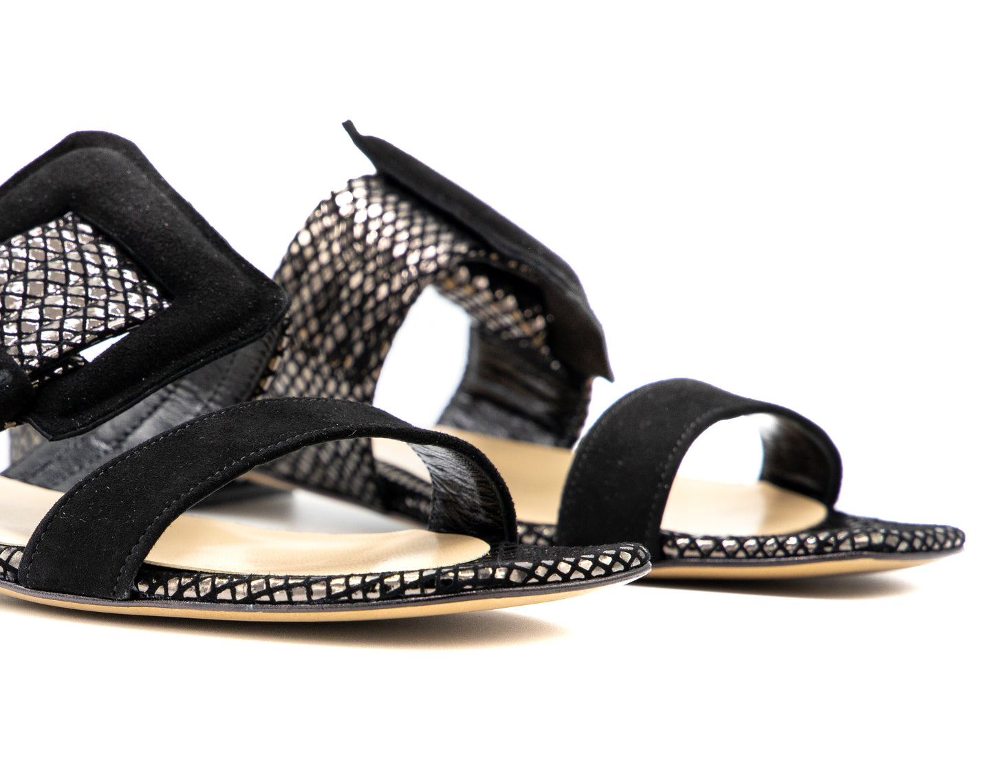 Mules: Fascino Nero e Argento Effetto Rettile