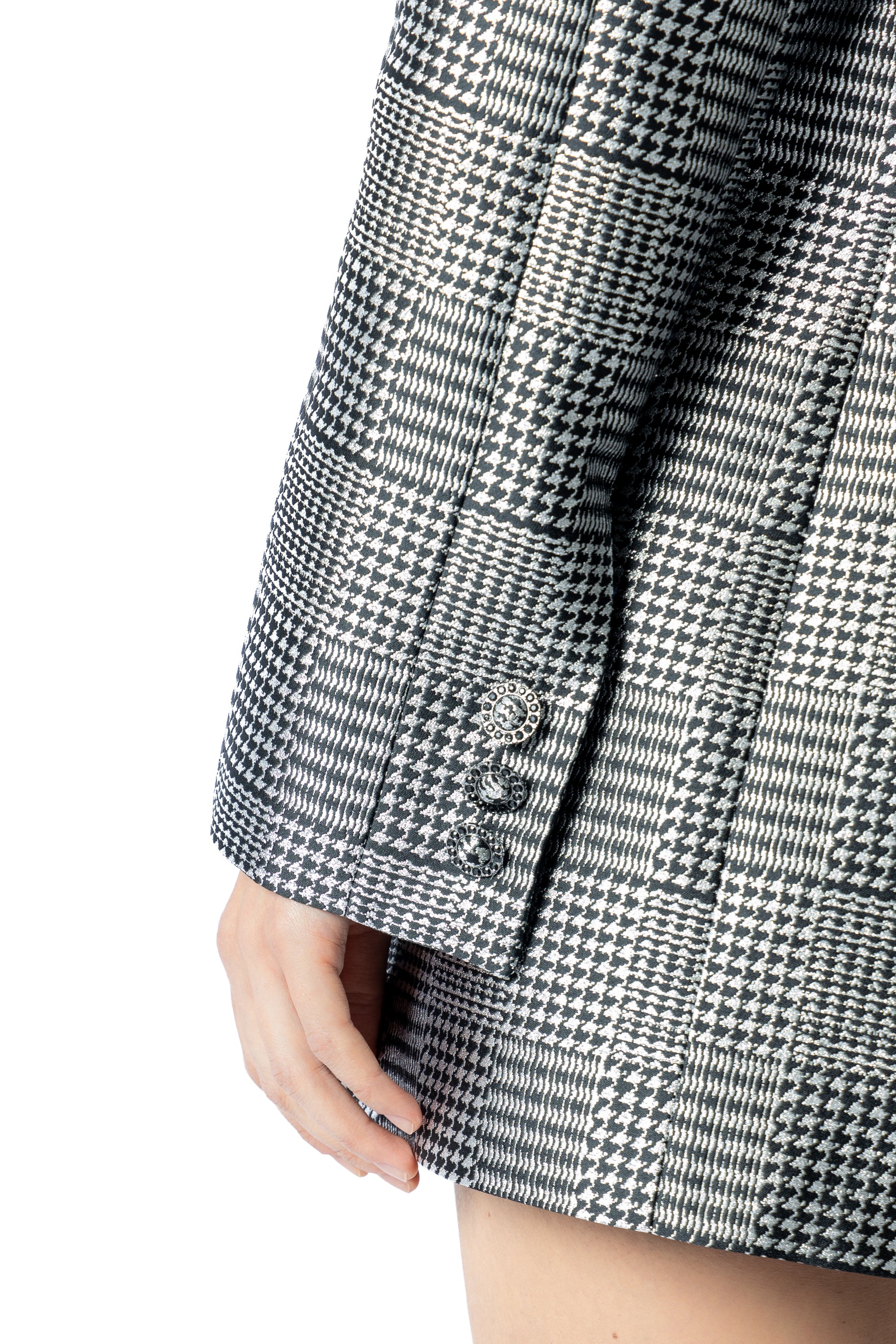 Abito blazer Cosmina Suçiu Pied de Poule Glamour doppiopetto da donna in tessuto metallizzato bianco e nero.