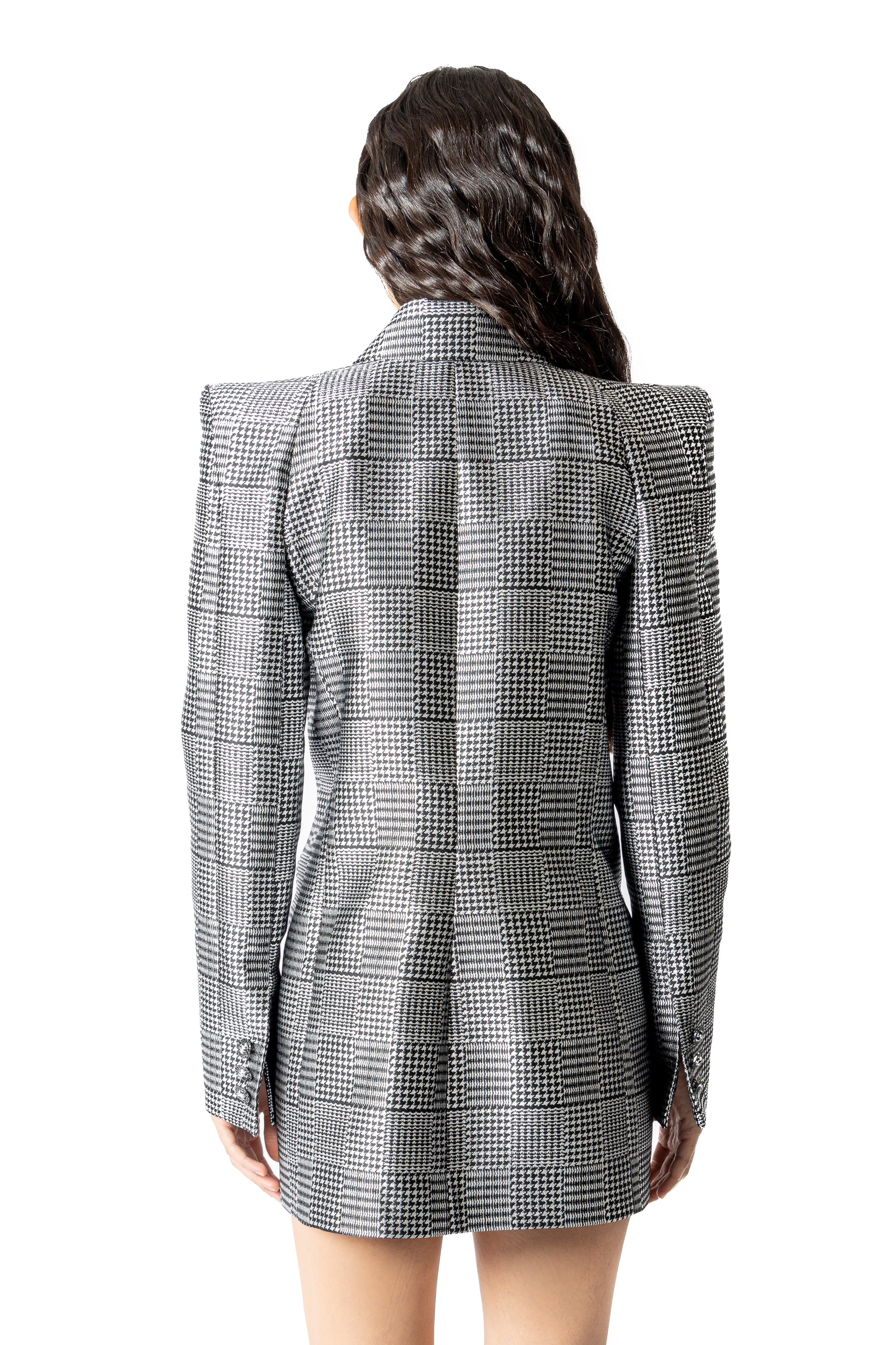 Abito blazer Cosmina Suçiu Pied de Poule Glamour doppiopetto da donna in tessuto metallizzato bianco e nero.