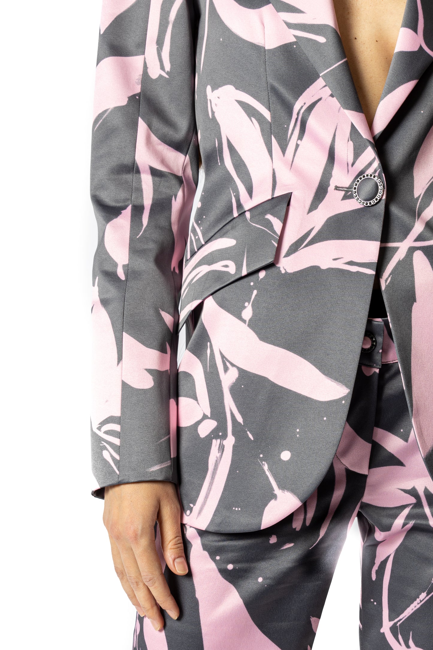 Blazer Cosmina Suçiu Urban Flora grigio antracite donna con stampa floreale astratta rosa e revers a lancia lucidi.