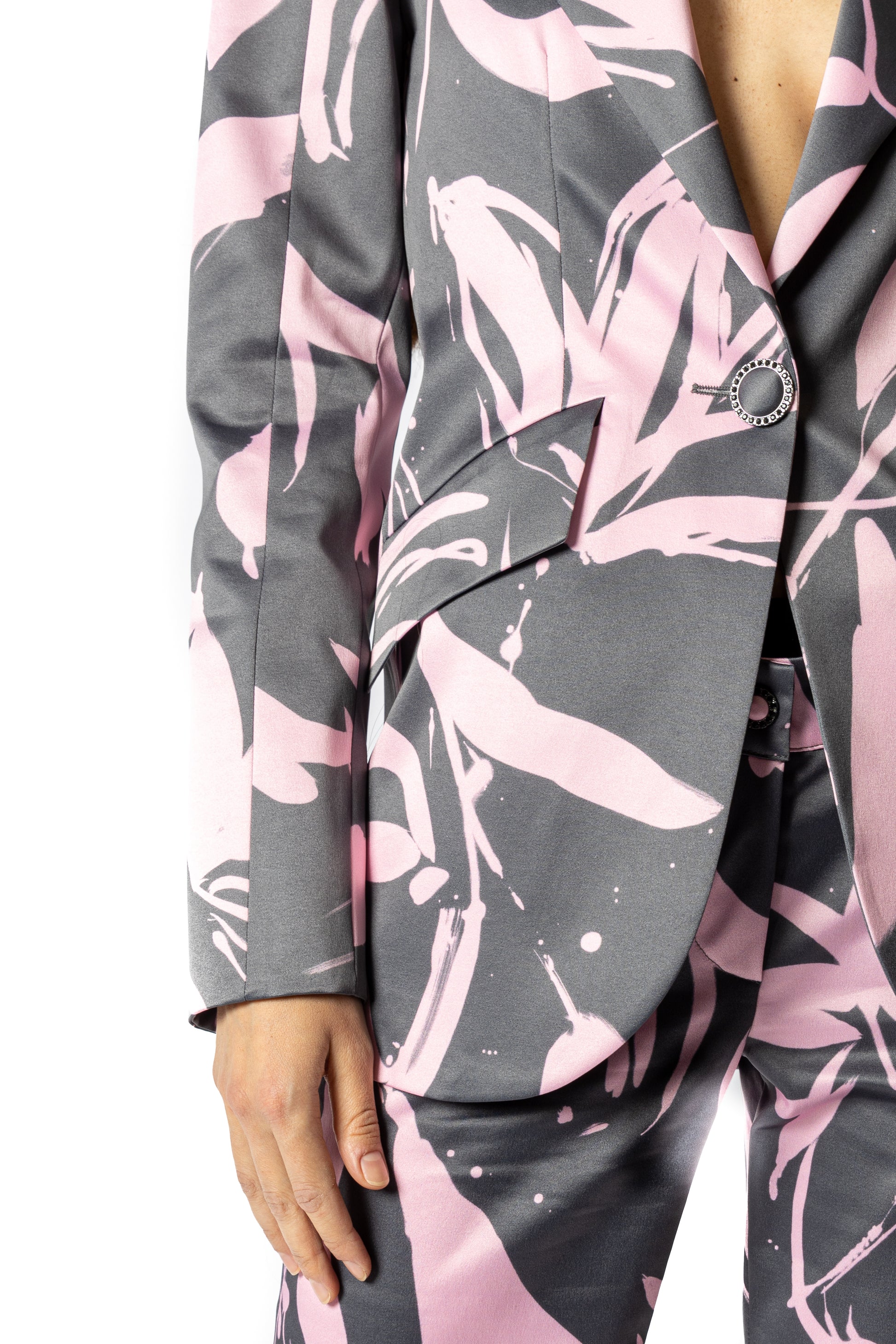 Blazer Cosmina Suçiu Urban Flora grigio antracite donna con stampa floreale astratta rosa e revers a lancia lucidi.