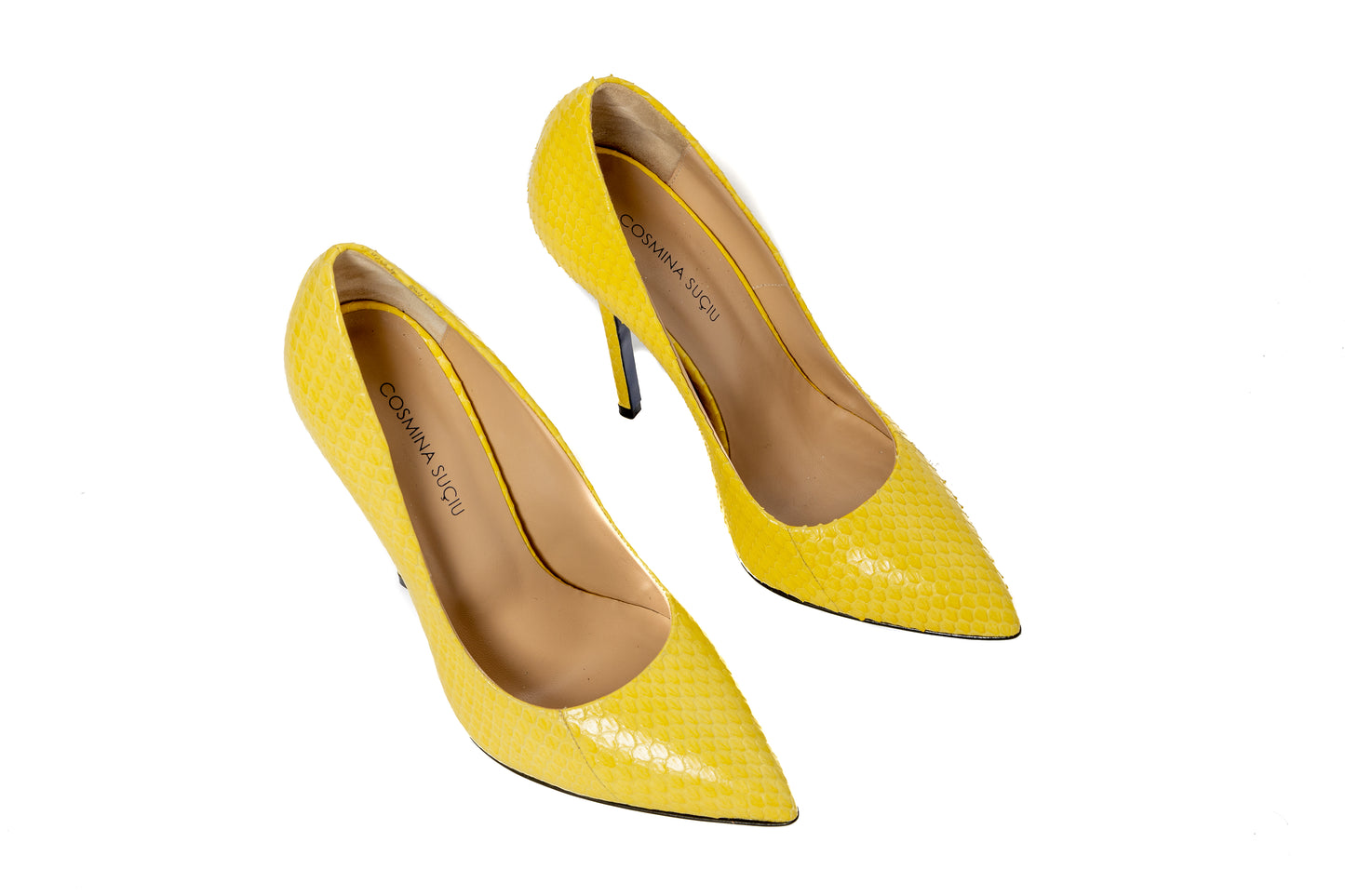 Décolleté Cassis Cosmina Suçiu giallo in pelle Ayers con tacco stiletto 120 mm.