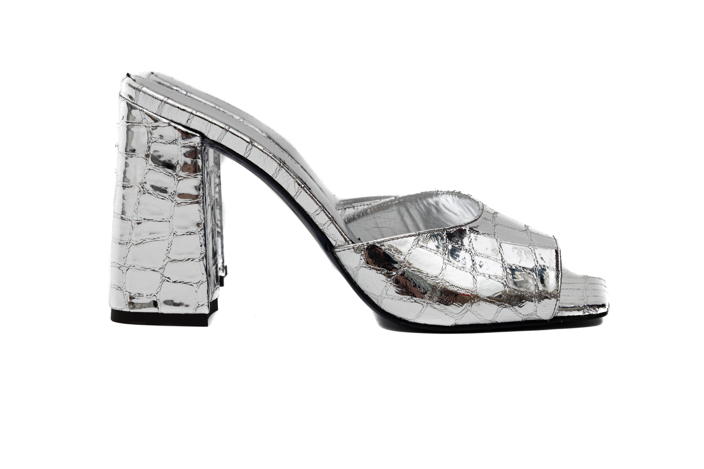 Mules Aura Cosmina Suçiu in pelle effetto cocco mirror argento con punta squadrata e tacco quadrato 9 cm.