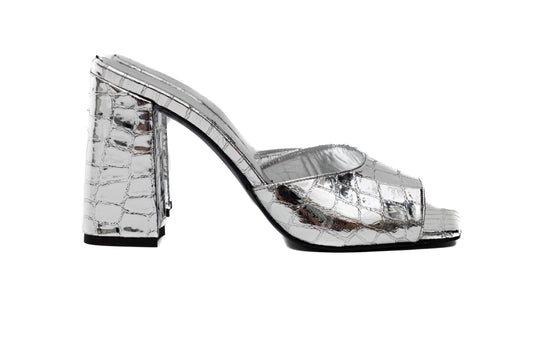 Mules Aura Cosmina Suçiu in pelle effetto cocco mirror argento con punta squadrata e tacco quadrato 9 cm.