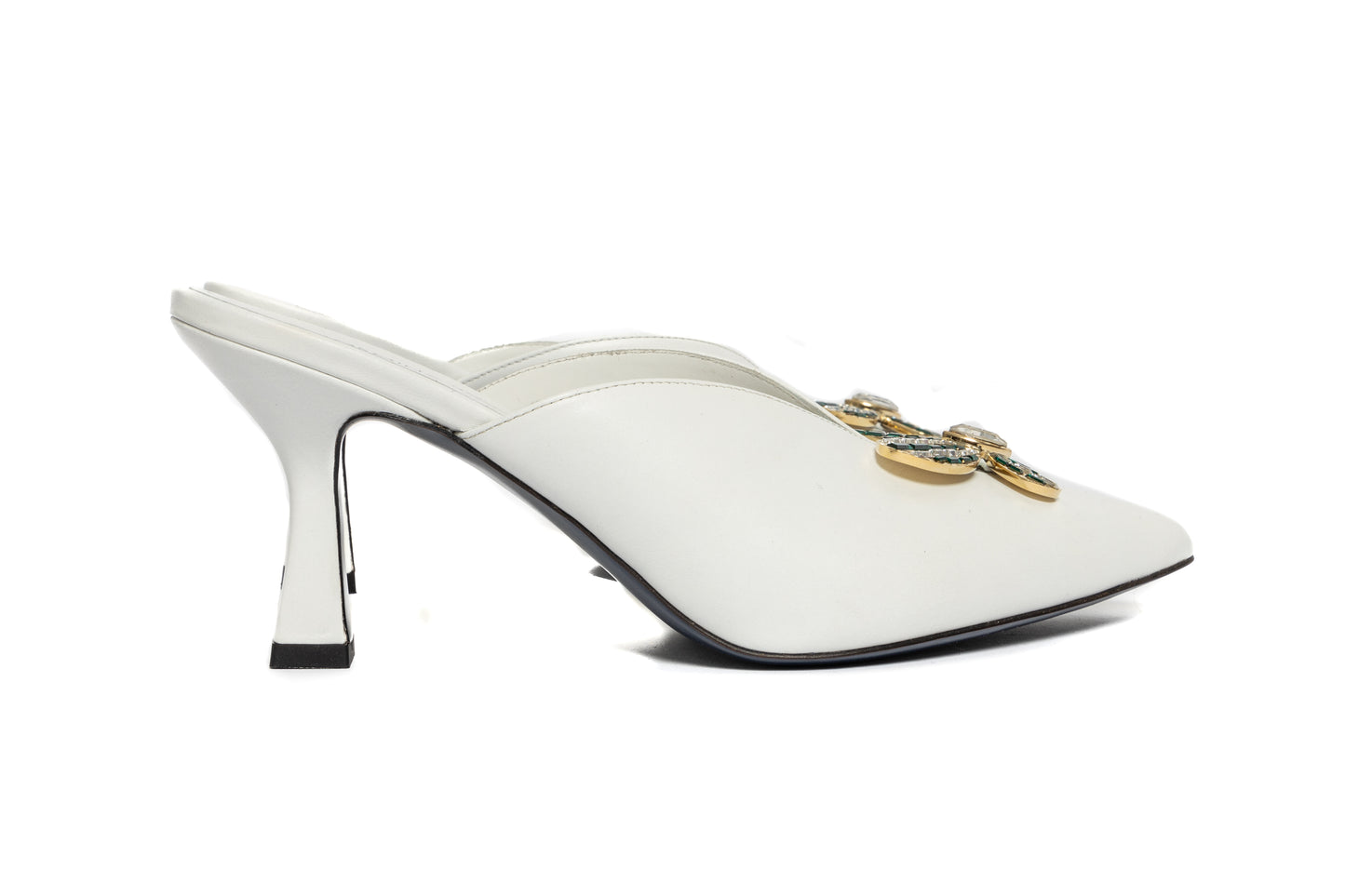 Mules Fly Jewel Cosmina Suçiu in pelle bianca con accessorio floreale gioiello e tacco basso 5 cm, ideale per sposa.